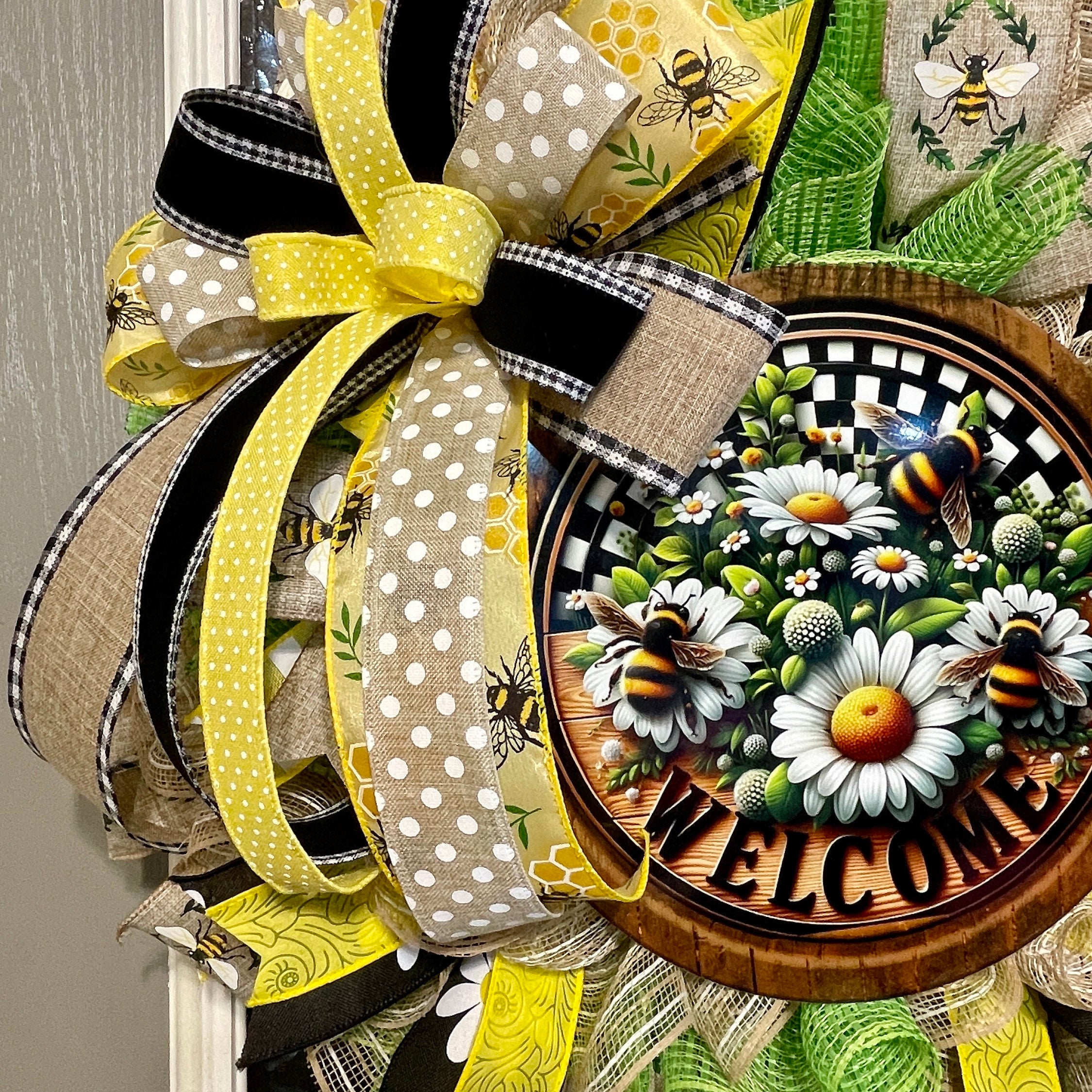 Welcome Bumble Bee Wreath, Wreath with welcome bee sign