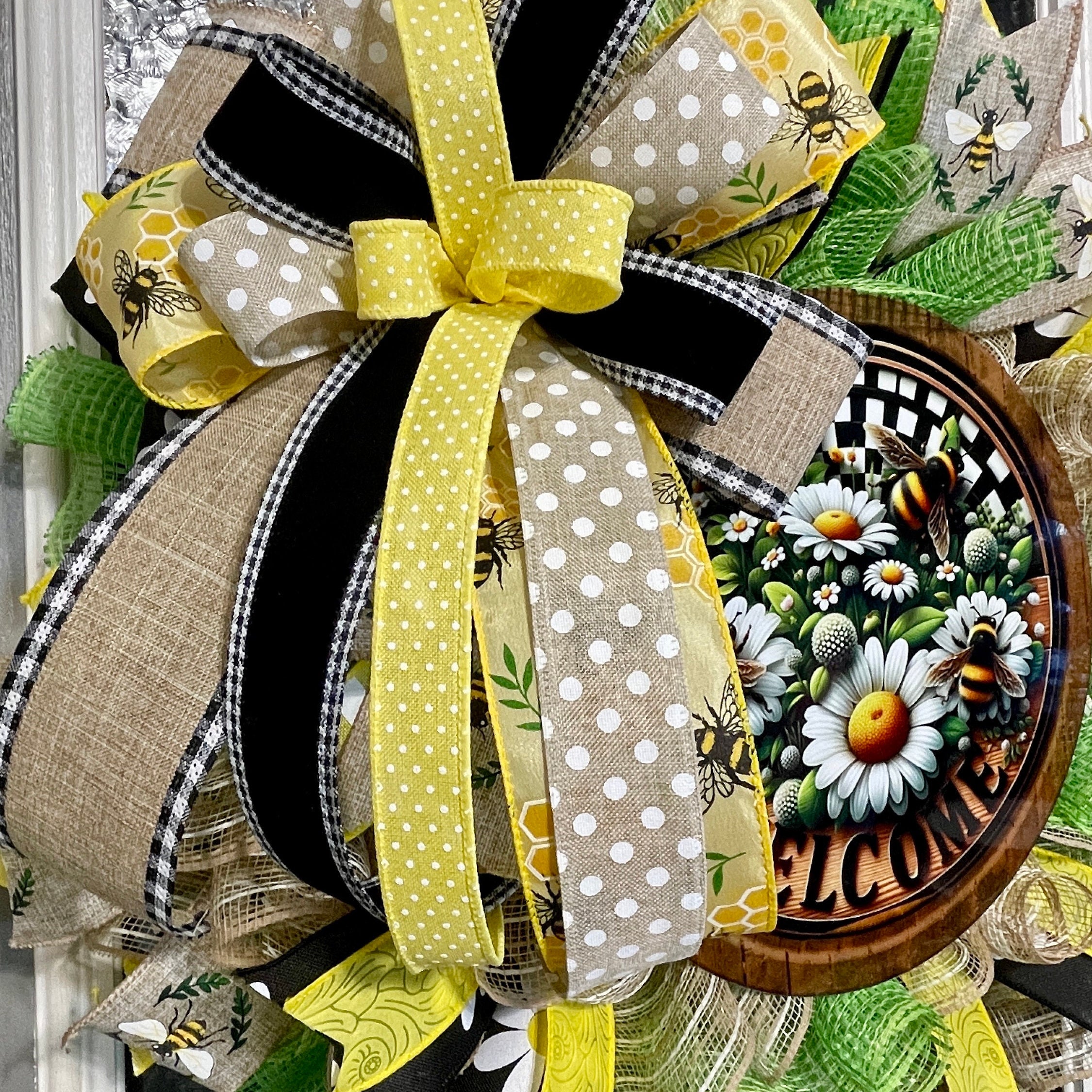 Welcome Bumble Bee Wreath, Wreath with welcome bee sign