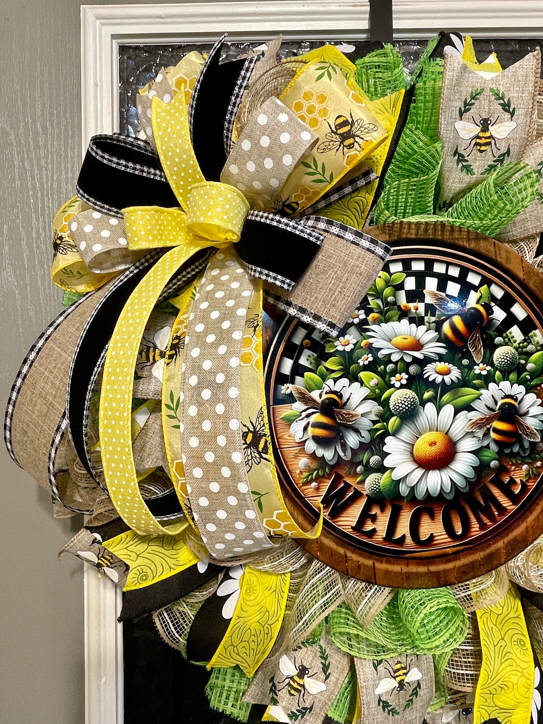 Welcome Bumble Bee Wreath, Wreath with welcome bee sign