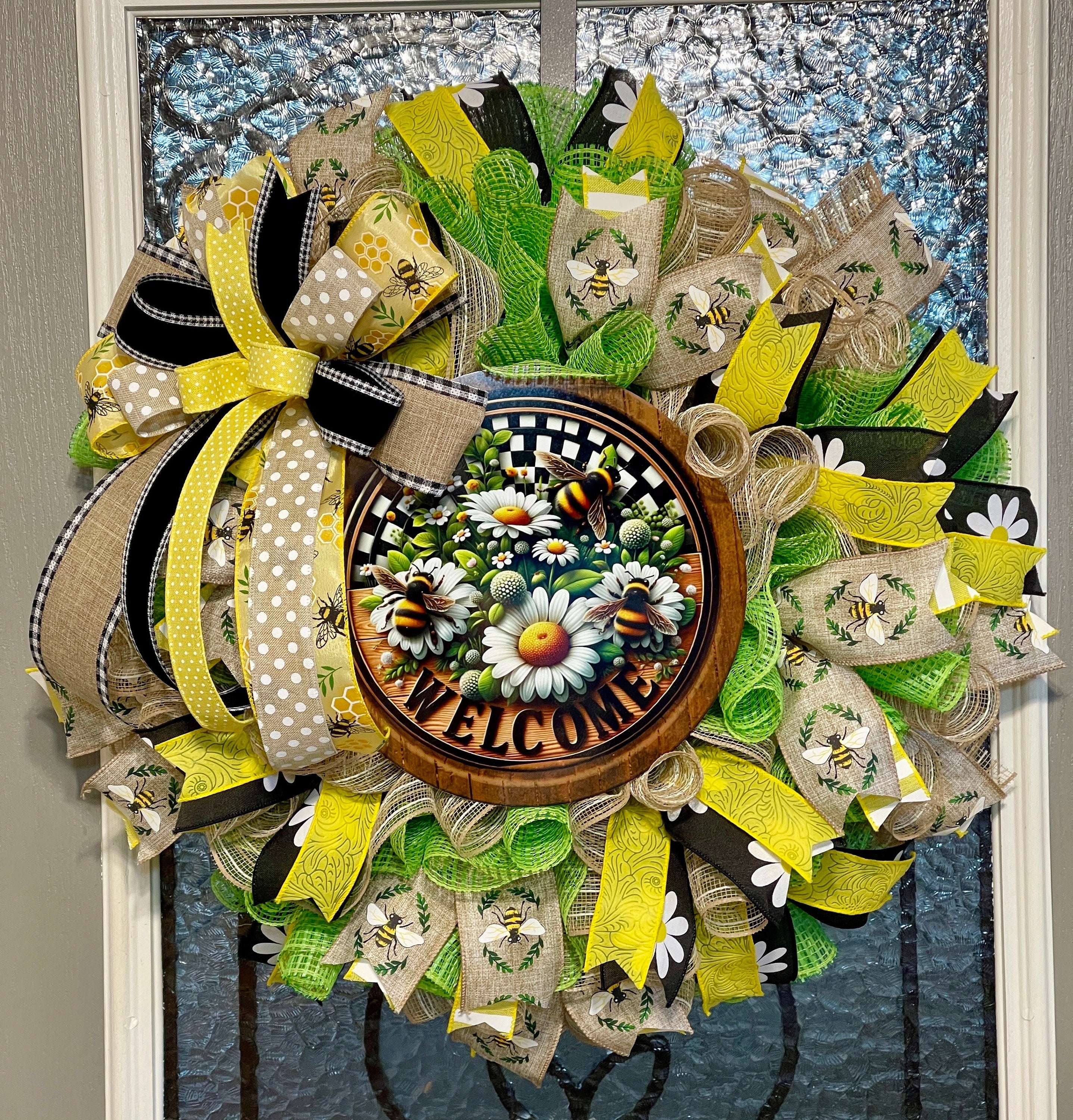 Welcome Bumble Bee Wreath, Wreath with welcome bee sign